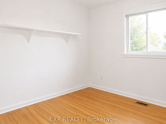 4th image of 2473 Walkley Rd