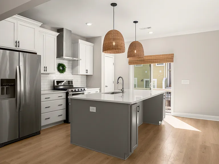 Stainless steel appliances all remain. Double oven makes this a true Chef's kitchen