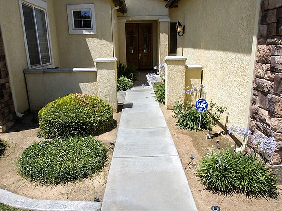 Unique Courtyard Entry