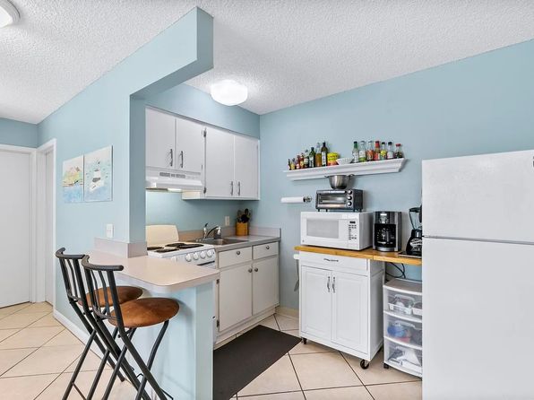 457 Tallwood St UNIT 303