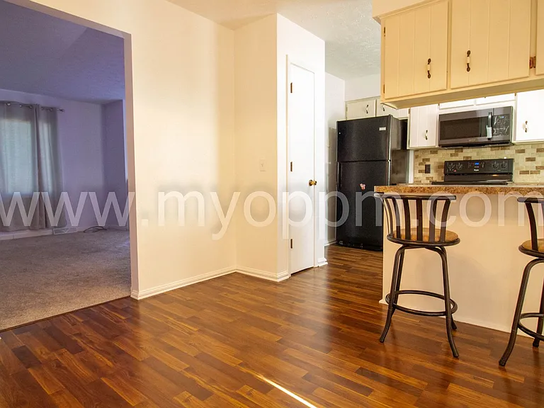 6711 S 75th Ave — Photo 9