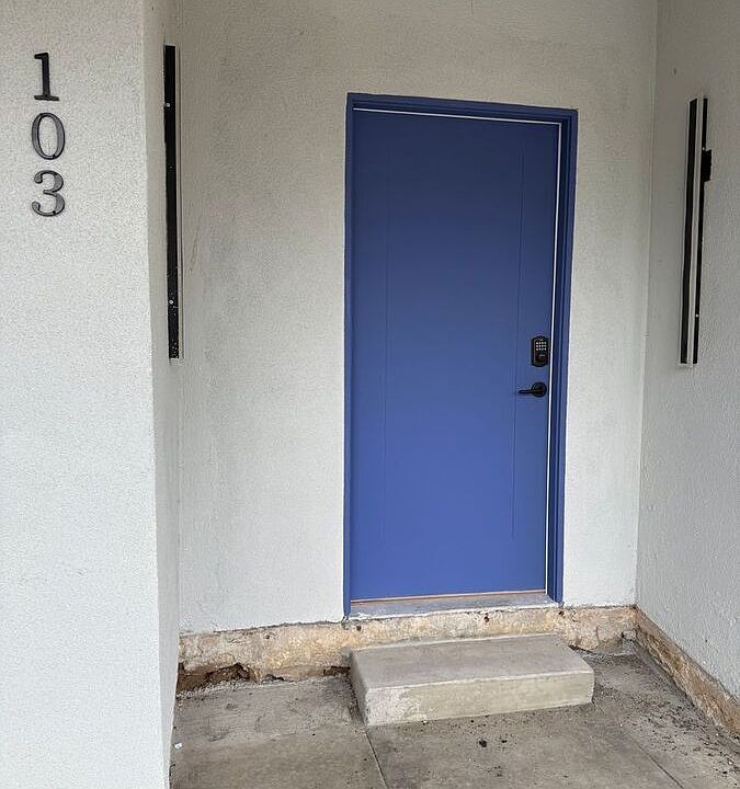 1st image of 1577 N Fair Oaks Ave #Adu-3