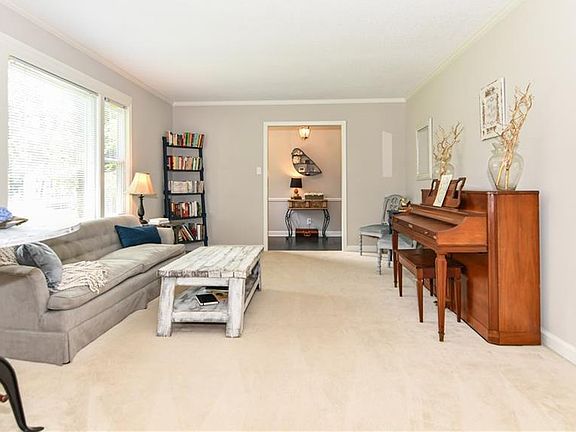 3rd image of 4708 Edinborough Rd