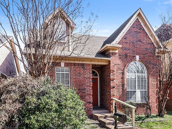 3rd image of 622 Ashley Glen Cir W