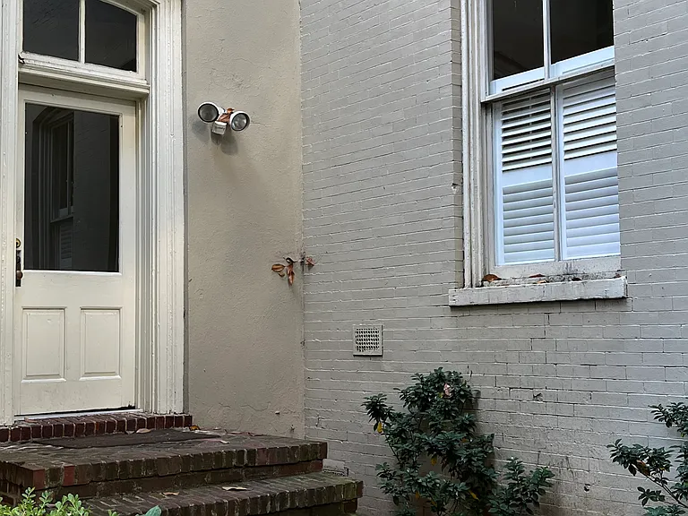 212 W Franklin St #104 — Photo 2