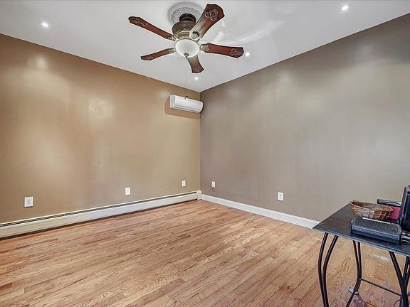 2nd image of 6713 Bergenwood Ave