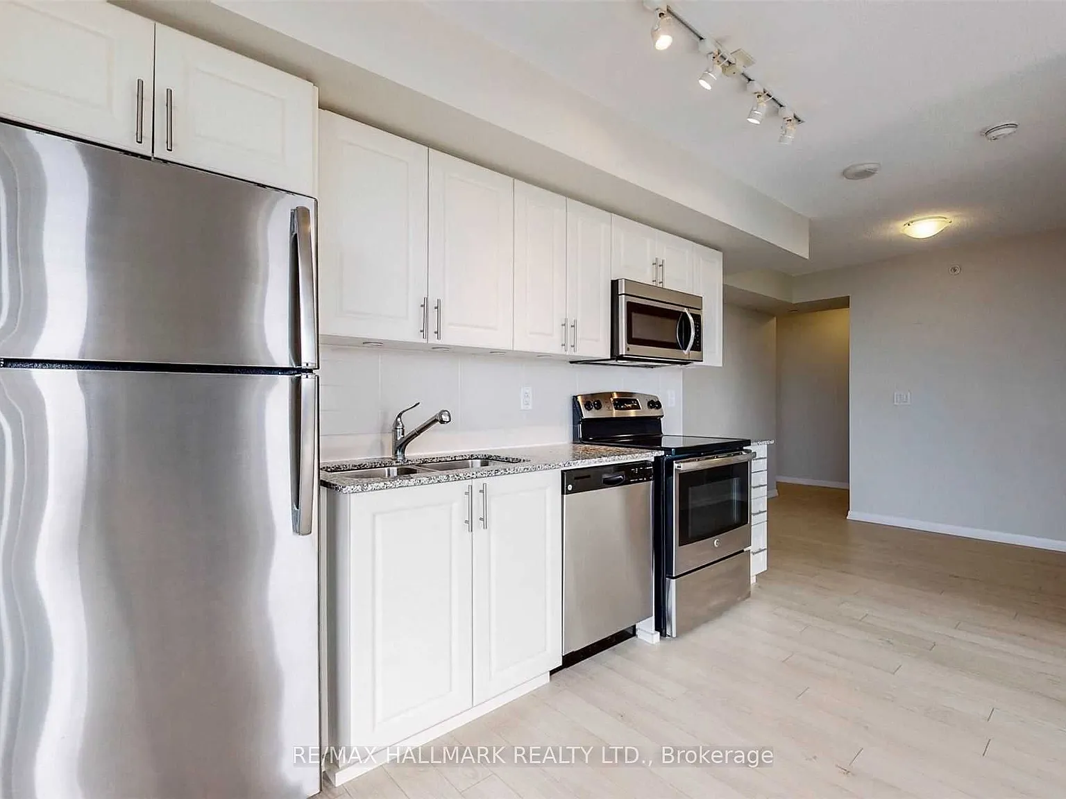 2 bed, $2,400 — Photo 4