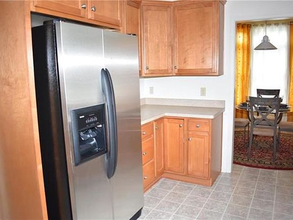 5th image of 38 Hillside Ct S