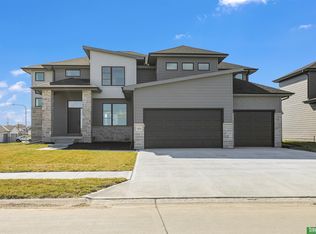 5404 N 208th St, Elkhorn, NE 68022