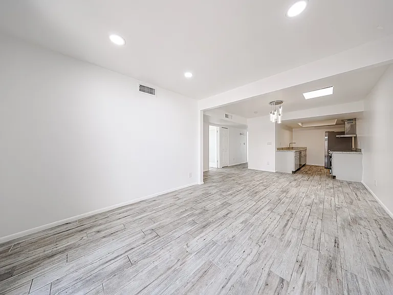 2501 N 22nd Dr — Photo 24