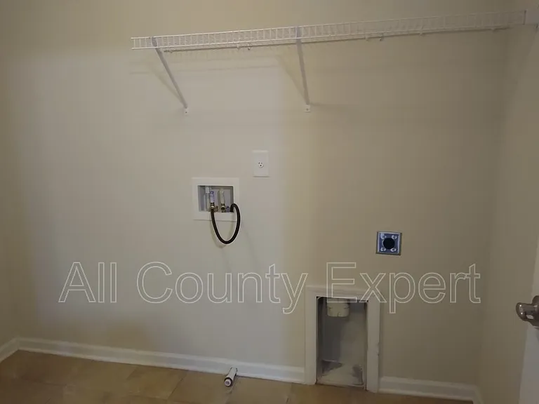 635 Glenish Ct — Photo 12