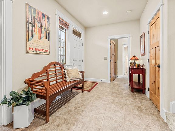 4th image of 60447 Seventh Mountain Dr