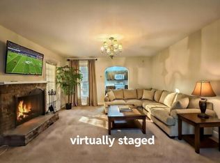 167 Middle Rd APT 1, Sayville, NY 11782