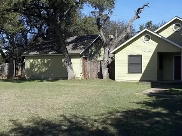 3000 Jadewood Ct #B — Photo 1