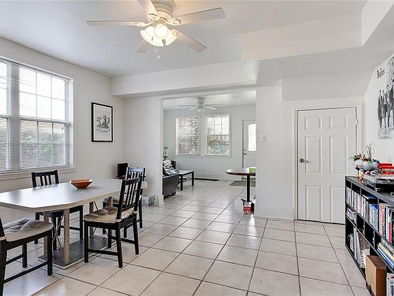 4th image of 5122 Willow St #24