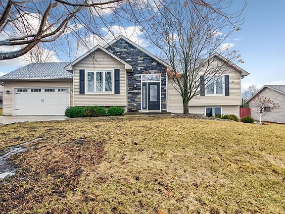 2nd image of 1609 Wedgewood Dr NE