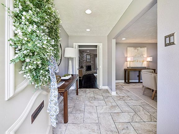 3rd image of 10907 Overbrook Ln