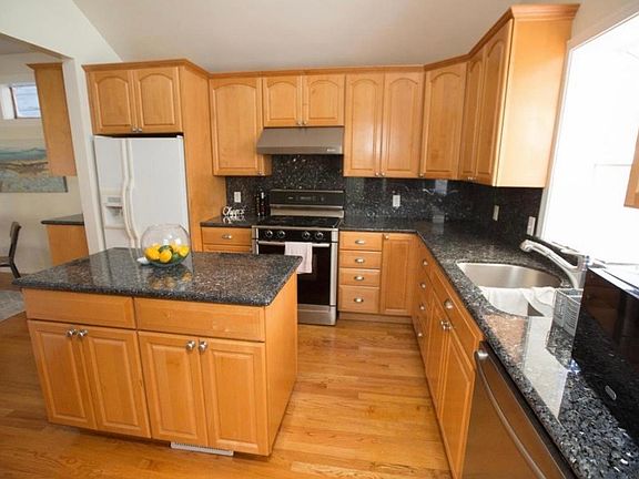 5th image of 67 Willits St #1