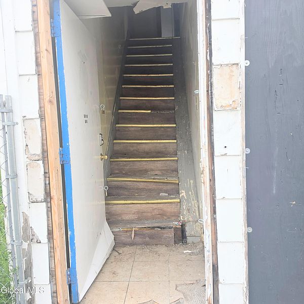 2nd image of 844 Albany Street