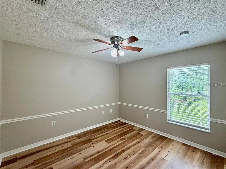 881 Hanford Dr — Photo 15