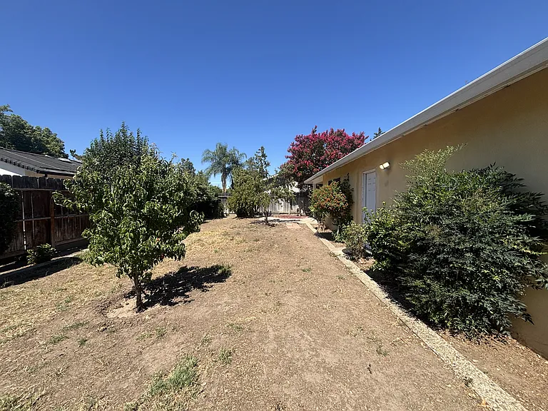 2220 Jeanine Dr — Photo 16