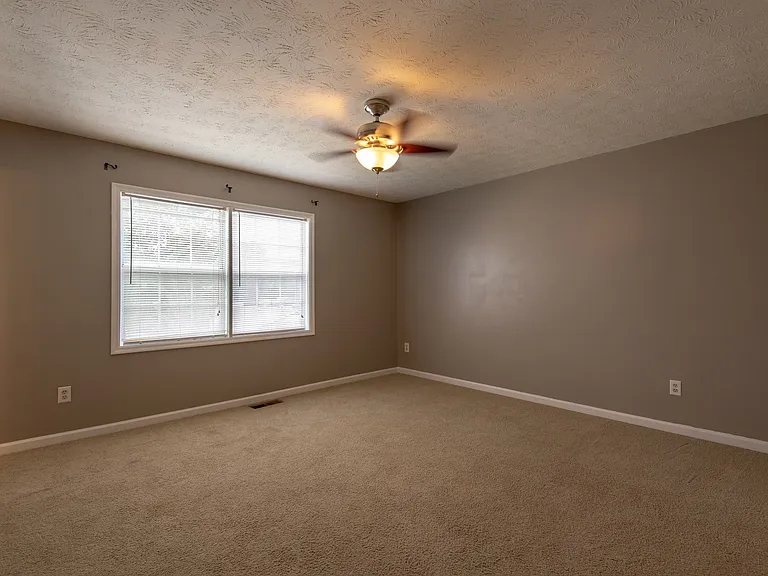 1128 Chinook St — Photo 7