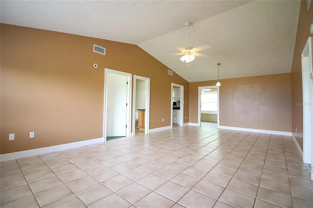 3 bed, 2.0 bath, 1436 sqft, $1,750 — Photo 3