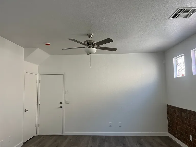 1426 E Romley Rd — Photo 23