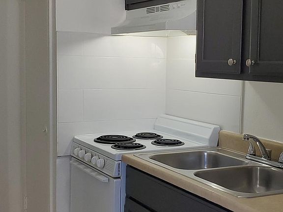 3rd image of 1938 E Adams St #995k1443u