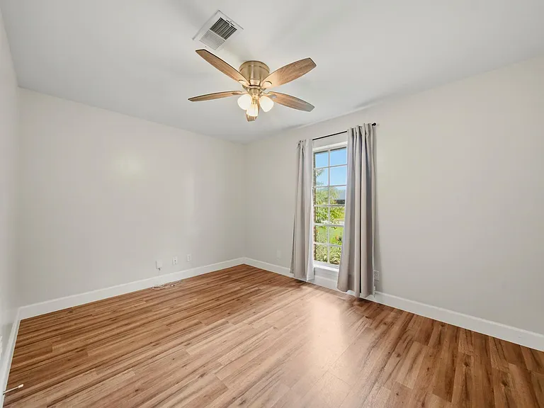 10658 Northbrook Dr — Photo 16
