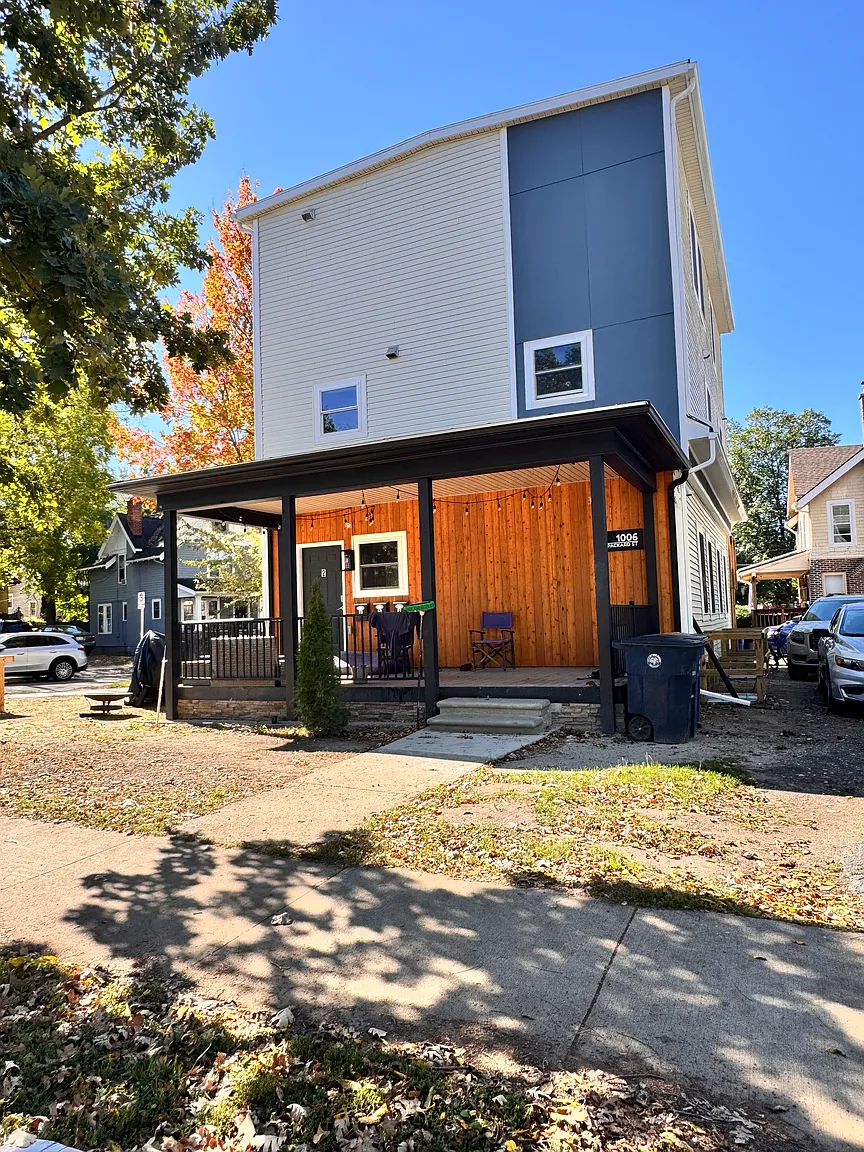 1006 Packard St photo 1