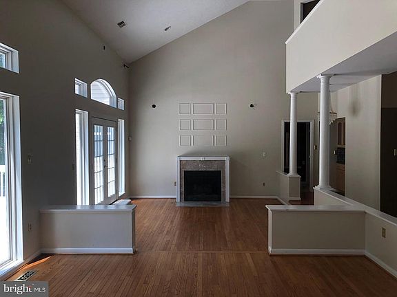 5th image of 7715 Elaine Ct