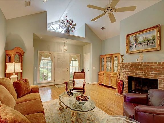5th image of 108 N Cottages Dr