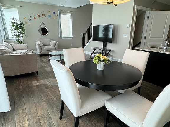 3rd image of 3135 W Manor View Dr