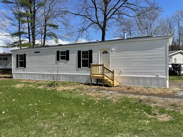 136 Pine Tree Lane, Farmington, ME 04938