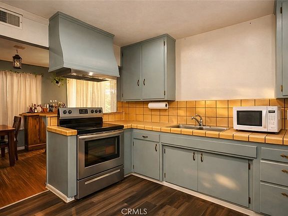 4th image of 1017 W Avenue H8