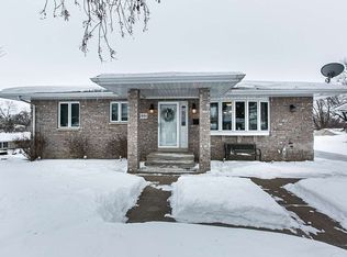 2094 Carter Rd, Dubuque, IA 52001