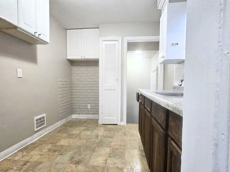 10803 Roxbury St — Photo 3
