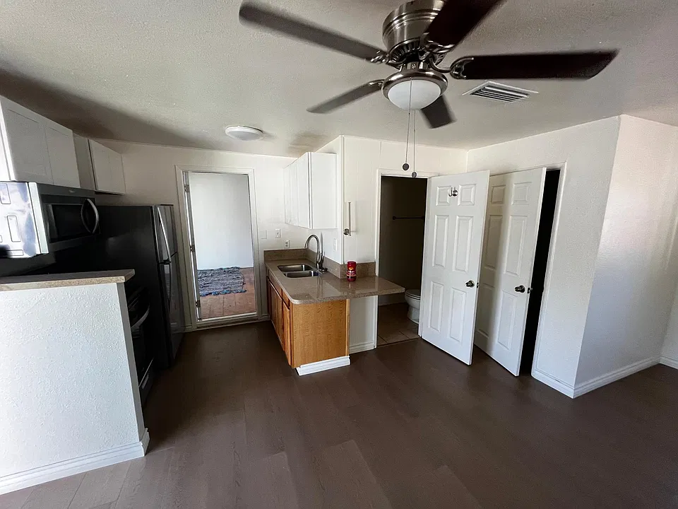 424 W Point Dr