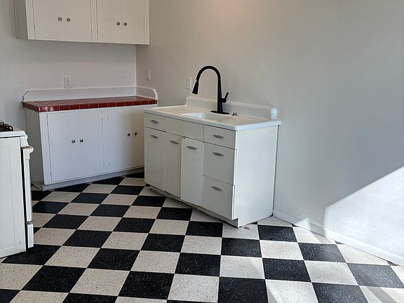 3rd image of 3301 E Willard St #A