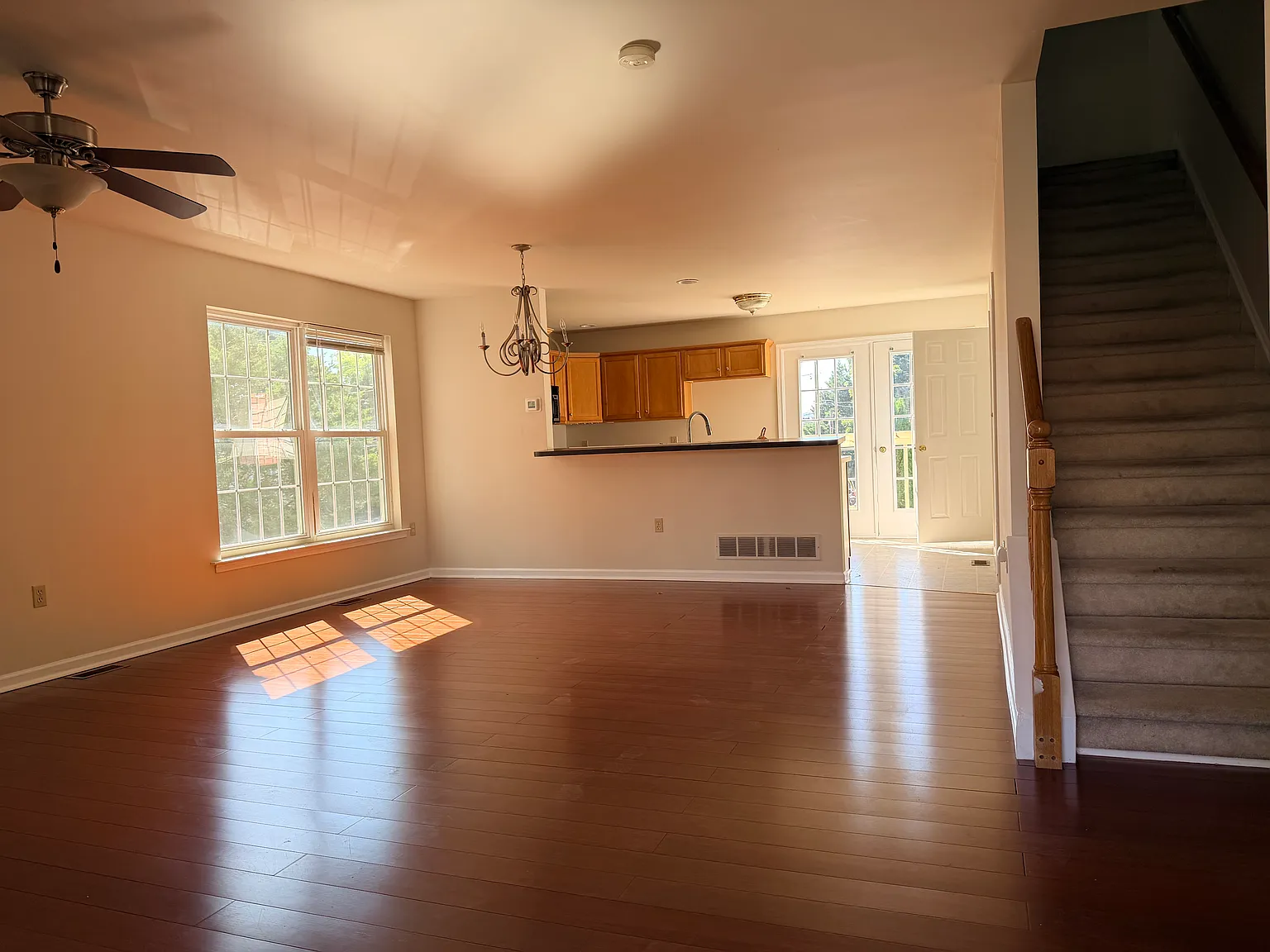 3 bed, 1280 sqft, $2,290 — Photo 2