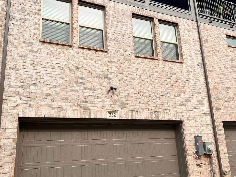 332 Blackthorne Dr