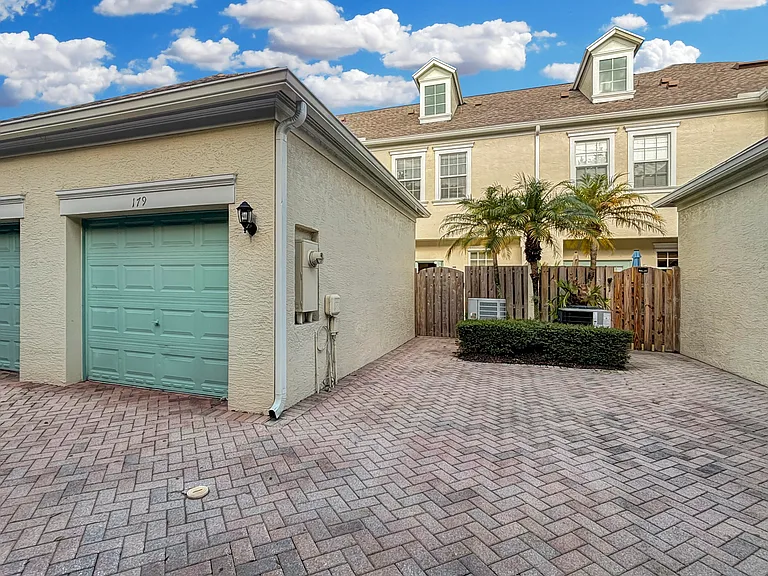 179 E Bay Cedar Cir — Photo 13