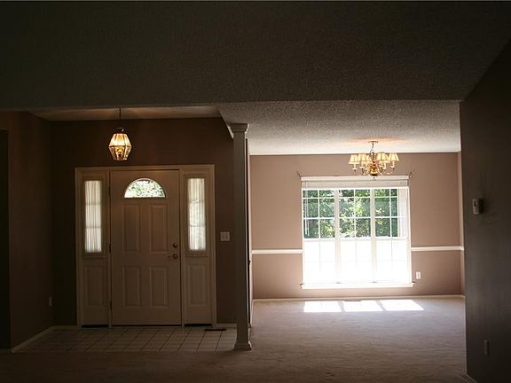 4th image of 6 Huntley Ln