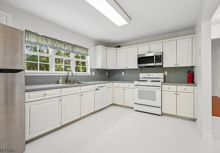 1 Leigh Rd — Photo 13
