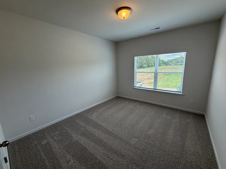 4913 Dresden Loop — Photo 18