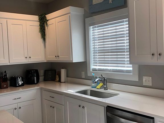 5th image of 256 Caroline Dr
