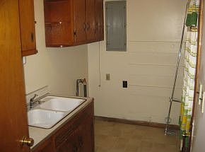 4th image of 613 Scott St