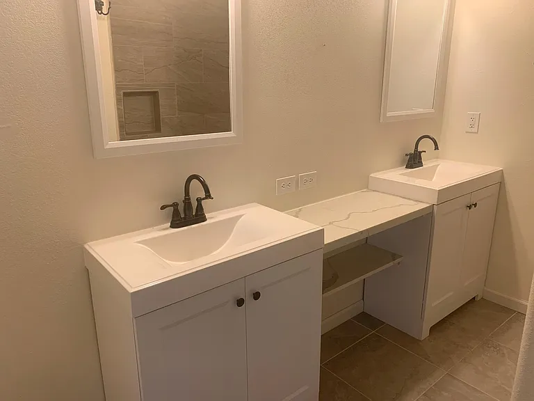 Double vanity sinks quarts shelf to match kitchen