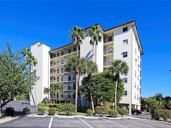 3rd image of 6893 Estero Blvd APT 464